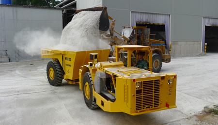 WK20 haul truck during loading